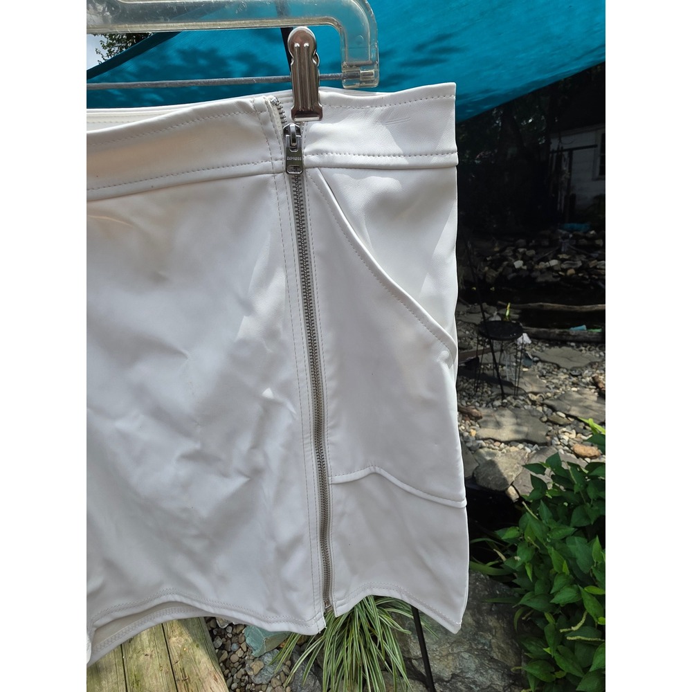 Express Womens White Faux Leather High Rise Moto Mini Skirt Size 14 NWT - Picture 3 of 8